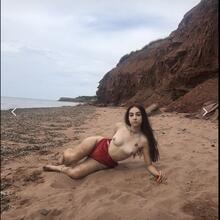  Nude