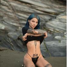  Nude
