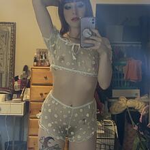  Nude