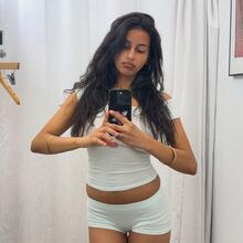  Nude