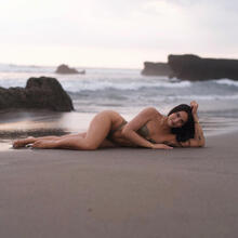  Nude