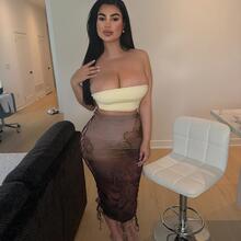  Nude