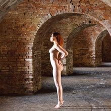  Nude