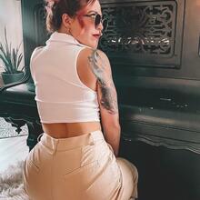  Nude