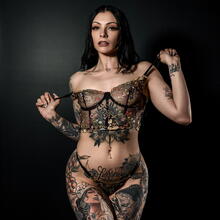  Nude