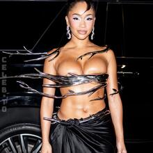  Nude