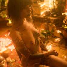  Nude