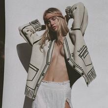  Nude