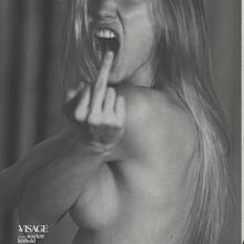  Nude