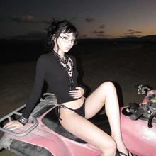 Nude