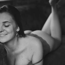 Nude