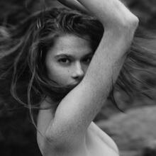  Nude