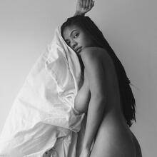  Nude