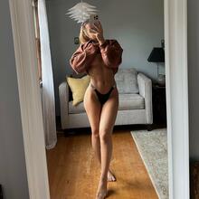  Nude