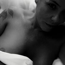  Nude