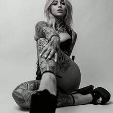 Nude