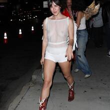  Nude