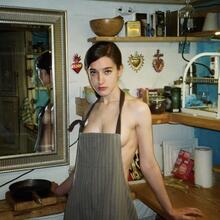  Nude