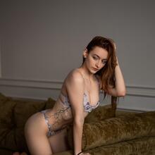 Nude