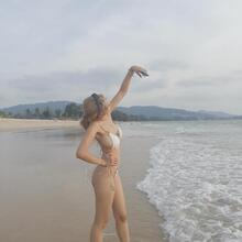  Nude