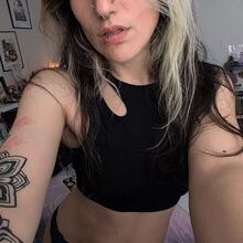  Nude