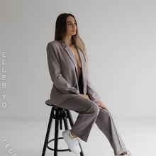  Nude