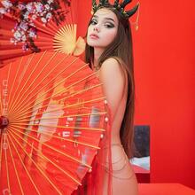  Nude