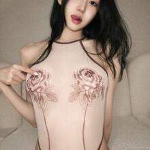  Nude
