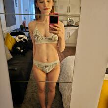  Nude