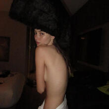  Nude