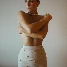 Nude