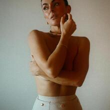  Nude
