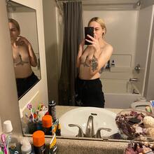  Nude