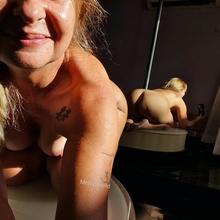  Nude