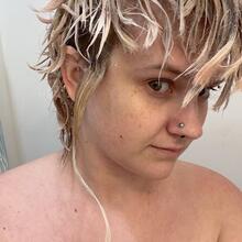  Nude