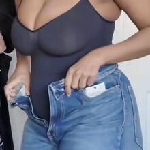  Nude