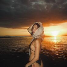  Nude
