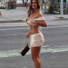 Nude