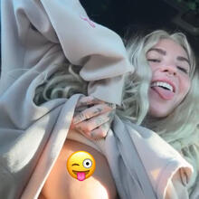  Nude