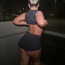  Nude
