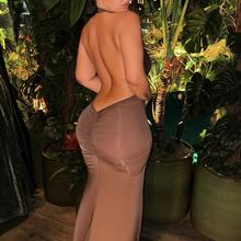  Nude