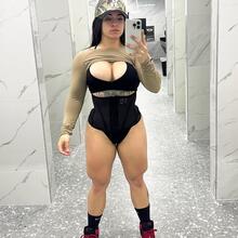  Nude