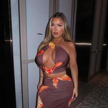  Nude