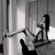  Nude
