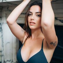  Nude