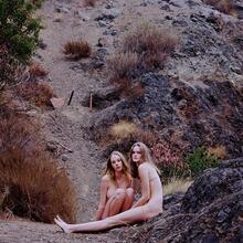  Nude
