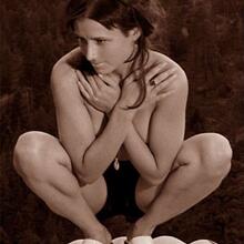  Nude