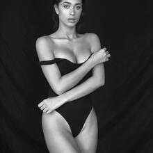  Nude