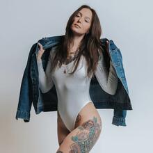  Nude