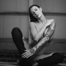  Nude